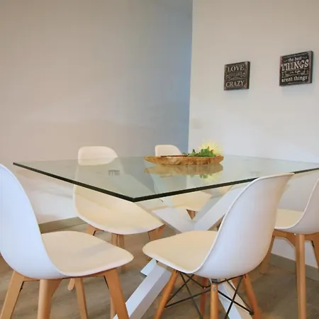 Located Close To The Metro, Perfect For 6 People Apartment *
