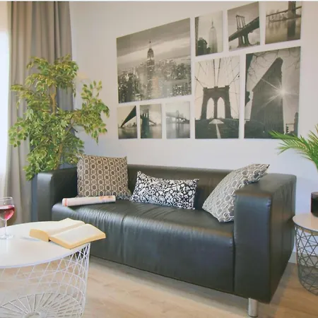 Located Close To The Metro, Perfect For 6 People Apartment *
