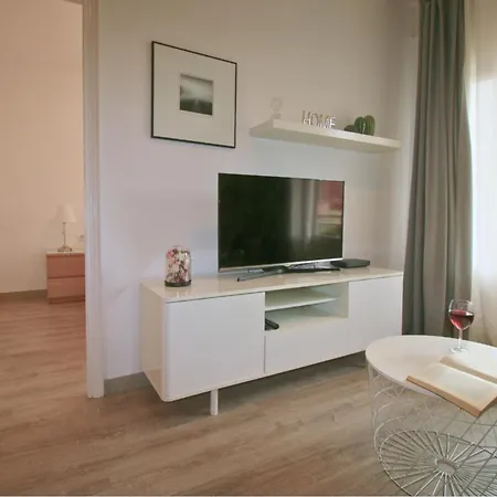 Located Close To The Metro, Perfect For 6 People Apartment