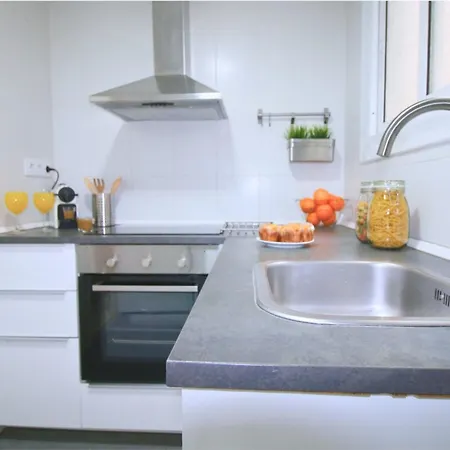 Located Close To The Metro, Perfect For 6 People Apartment *