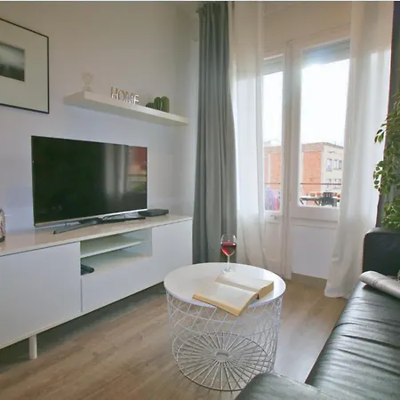 Located Close To The Metro, Perfect For 6 People Apartment